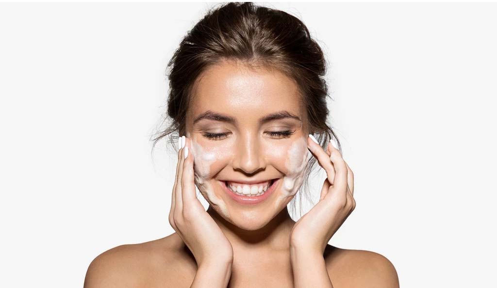 acqua-micellare-o-latte-detergente