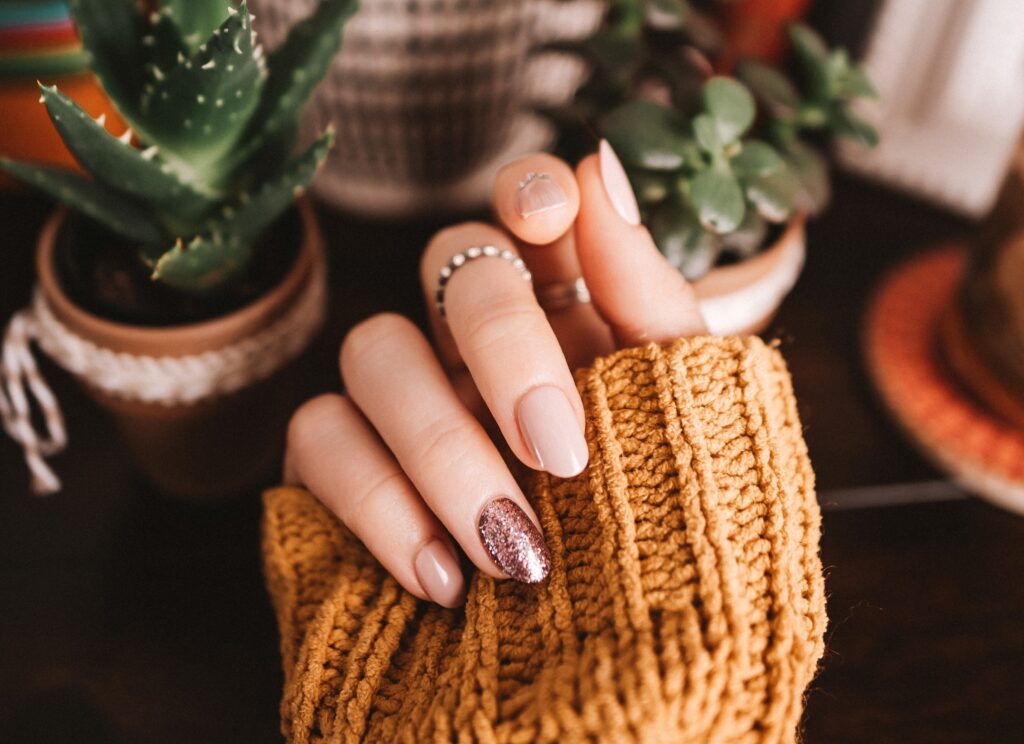 unghie-natalizie-nude-2022