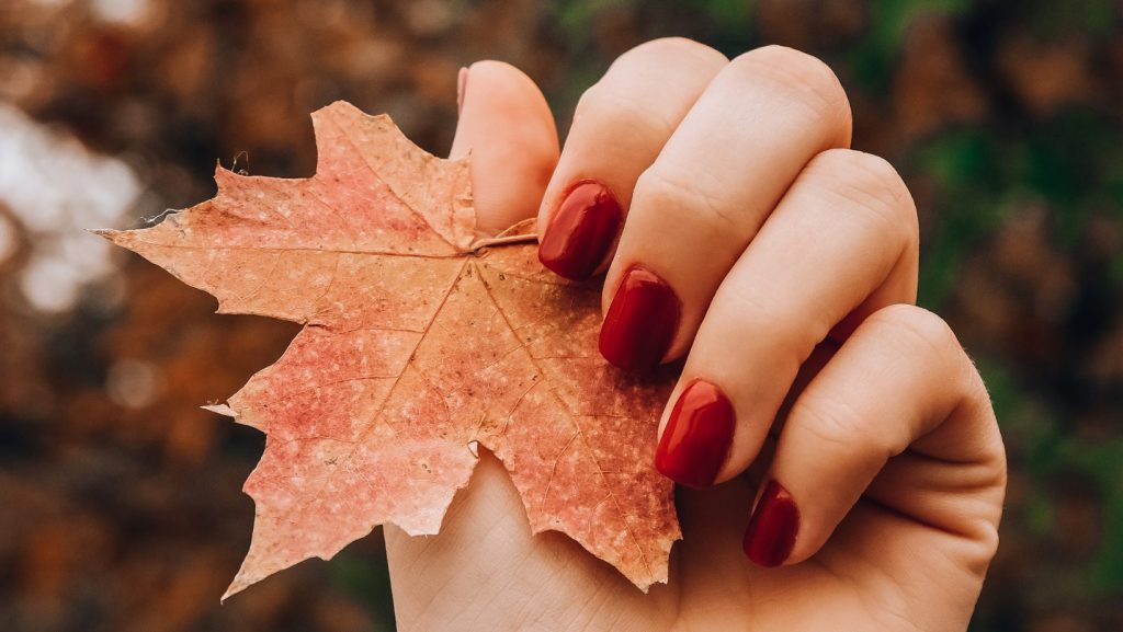 Colori autunnali anche sulle unghie